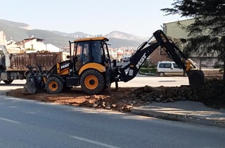 Gemlik Belediyesi'nden asfalt ve kaldırım atağı